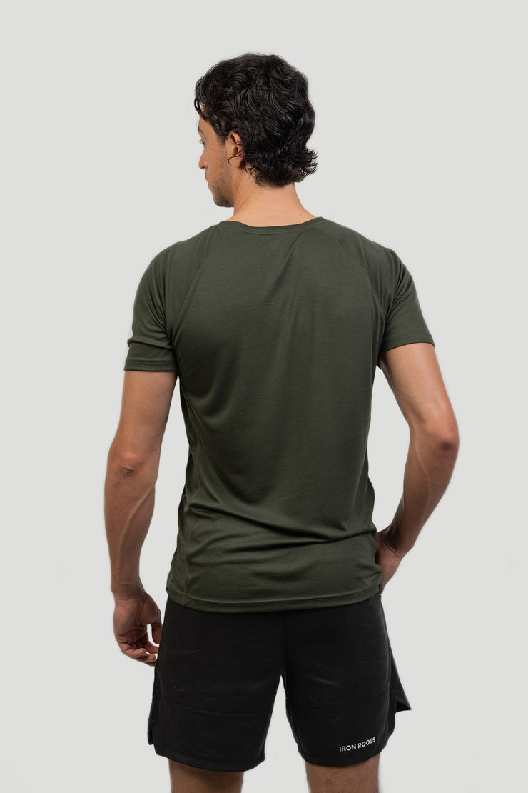 Sustainable crossfit outfit for men produced locally in Europe